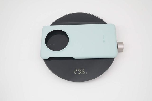 华为 Mate/Pura系列 专属壳评测：磁吸 + 隐藏支架，手感颜值双在线