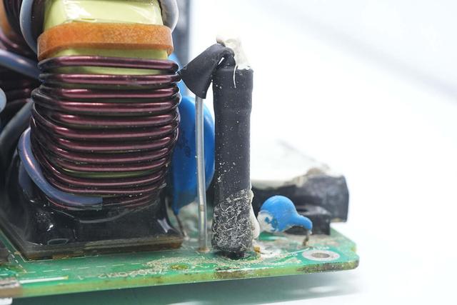 重达18斤的大块头，内部全是灰，麦格米特15kW充电模块拆解