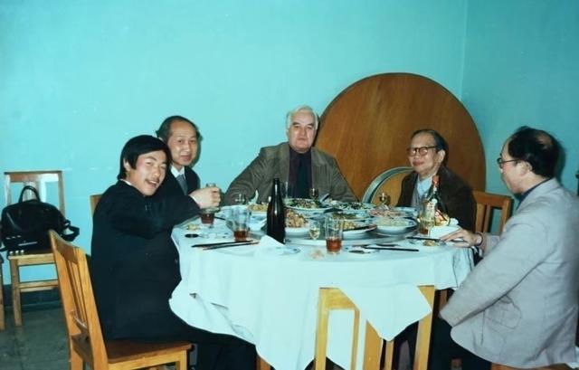 2001撞机事件中的美国EP3在海南机场被分解全过程