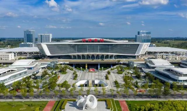 限时开行！列车串起繁花与海滨画卷！