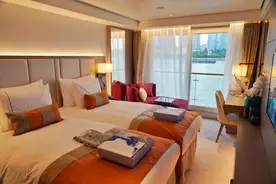 第一次带妈妈去坐游玩三峡，住进游轮房间的时候愣住了！图片