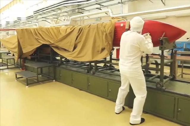 美俄斗法升级！海燕出鞘破局，俄罗斯1.7万核导弹直戳美国本土