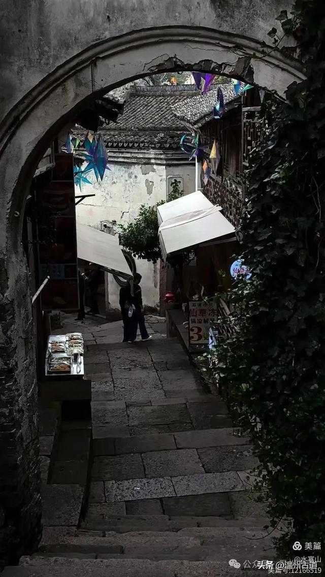 一座古城的光阴故事：600年未散的渔火，藏着最鲜活的人间烟火！