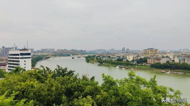 为了一碗生榨米粉，骑了20公里车，顺便向财神爷讨句八方来财。