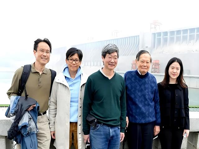 杨振宁去世后，49岁无儿无女的翁帆，还会再婚吗？10年前她已表态
