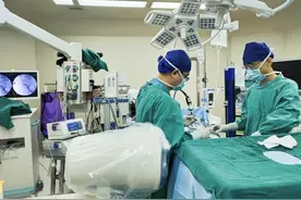 七旬嗲嗲“挺直腰板”回家了！图片