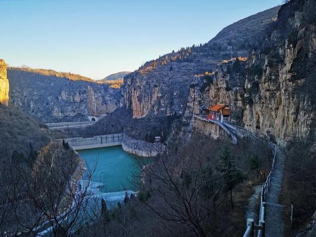 免费小众人还少：洛阳漏明崖，藏着北方小天坑与悬空寺