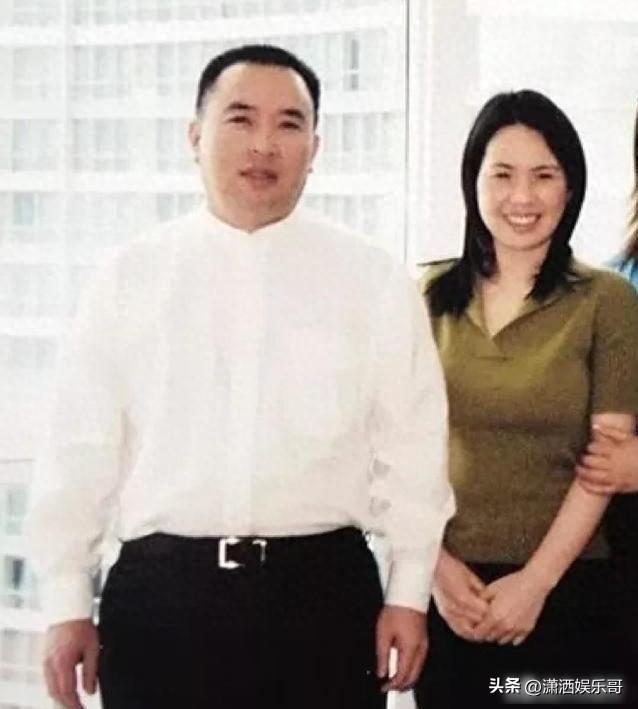 赖昌星妻子曾明娜现状，独居3000平老宅，做饭弄花草活成人生赢家