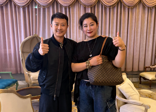 于娜印小天国庆节相聚，昔日女神变成胖大婶，印小天苍老又憔悴