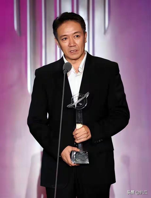这一次，被人民日报“点名”的67岁李幼斌，让整个娱乐圈都沉默了