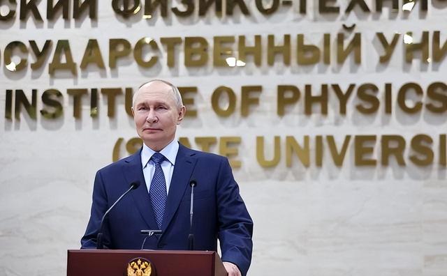 特朗普重兵包围伊朗	，普京通告全球：敢动就出手！中方也有所动作