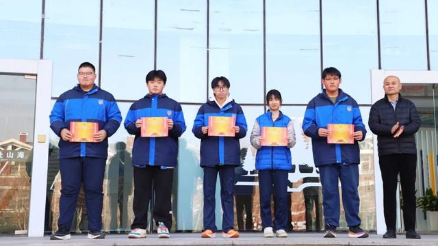 来恒德，要发光 | 恒德十一月份“校园之星”