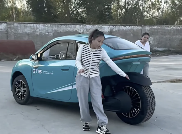 山东量产倒三轮代步车 造型吸睛还合规 价格比五菱宏光MINIEV更