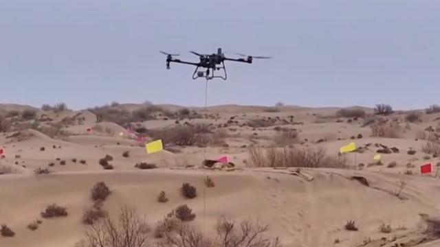 中国发明高效率“吞沙巨兽”，一天吞噬沙漠40亩，已在甘肃使用