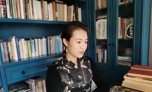 曝南博前院长小情人无数，玩弄女下属时被撞见	，岳父身份不简单