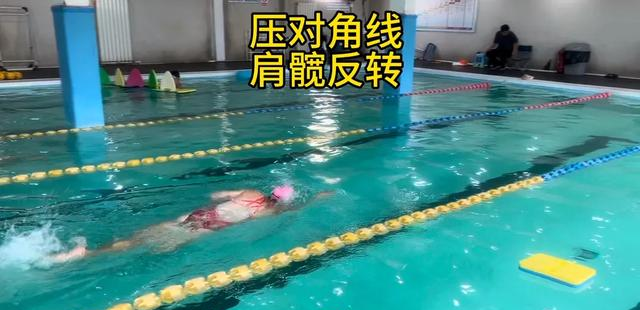 成人学游泳没有所谓的量变到质变。错误动作累积再多量也不能质变