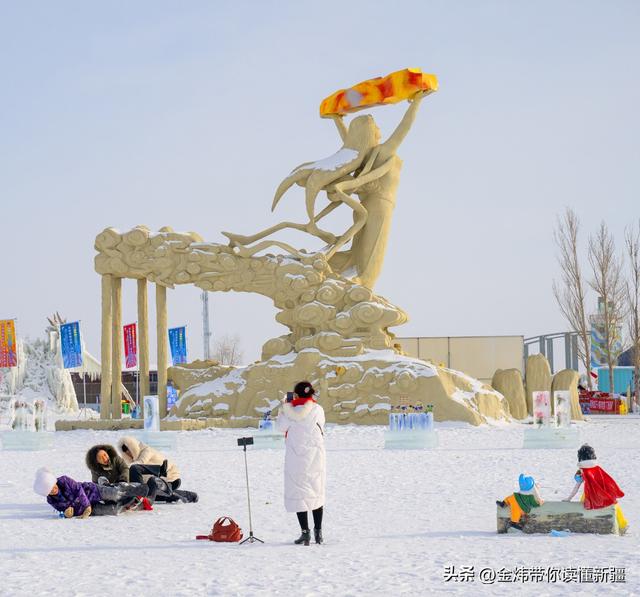 乌伦古湖黄金海岸景区借福海冬捕节分会场东风全力“添柴”冰雪游