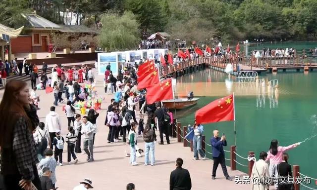 文县双节盛景：天池映月话团圆，白马欢歌越千年