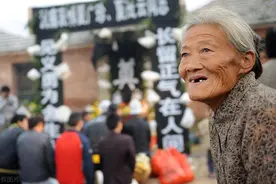 重磅利好！农民朋友去世后有丧葬补助可领了，满足这些条件就行，到底能拿多少钱？图片
