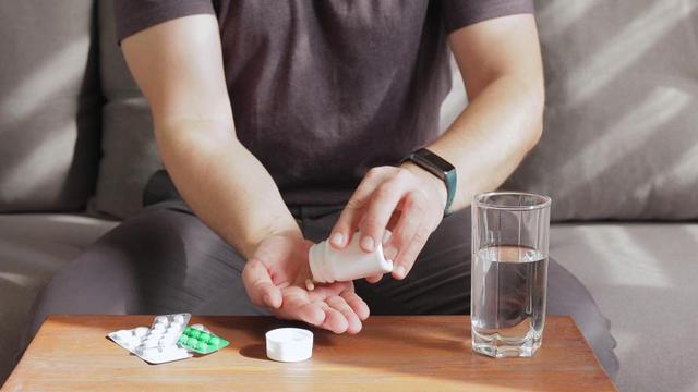 吃抗凝药后水果得挑，4种水果碰不得，出血风险翻倍涨