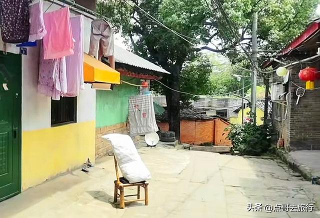 成都龙泉山下，最低调的古场镇，停留在80年前，公交车1元直达！