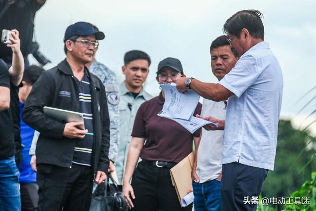 暗战变成了明战，菲律宾军方宣布红色警戒状态，小马科斯岌岌可危