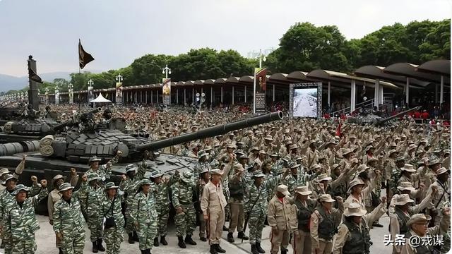 战火一触即发？美军航母压境，方案拟好，委内瑞拉直接全民皆兵！