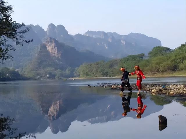解锁初秋遛娃新花样！登山、溯溪、竹筏漂流……带娃玩转丹霞山水间