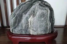 在济南淘到一块泰山石，回家后总感觉不太像，朋友们帮忙鉴别一下图片