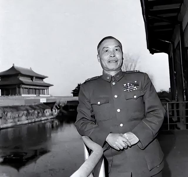 1965年，毛主席宴请刚回国的李宗仁，问：你知道我靠什么吃饭吗？