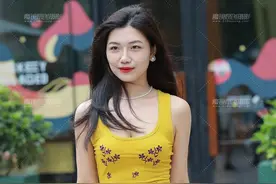 黄色包臀裙美女图片