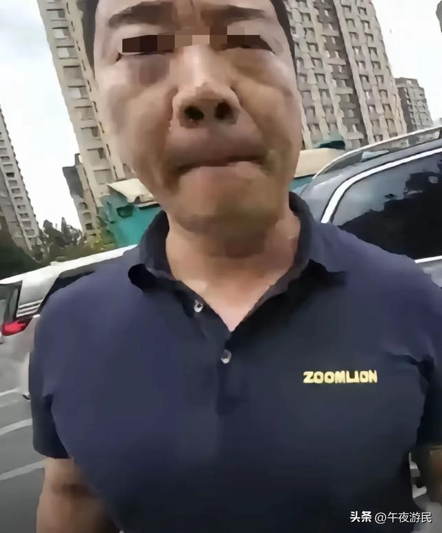 男子别停摩托车还骂人后续，身份被扒正脸曝光，警方介入拘留4天
