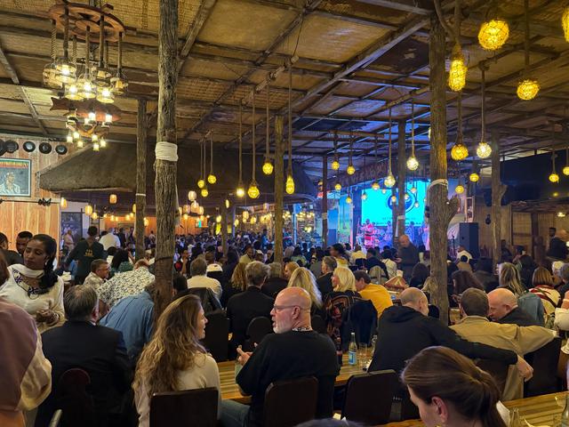 陈广明领取中国首个《联合国特别大师》证书