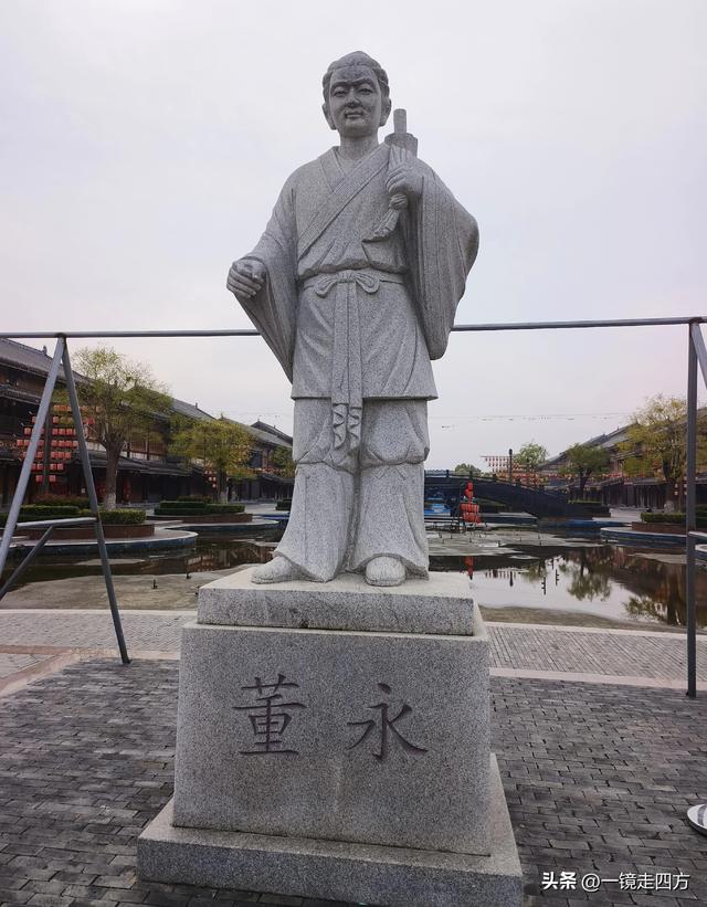 在“天仙配”传说的故事发生地孝感，建有一座“凤凰天仙城”