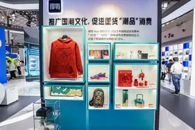 首款3D“球鞋博物馆”首秀，得物App科技力与年轻消费力点亮消博会图片