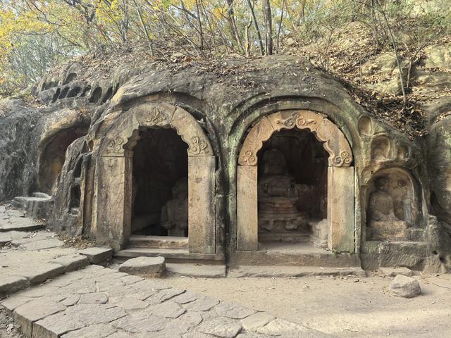 南京栖霞山一日徒步，游千年古刹，看漫山红叶