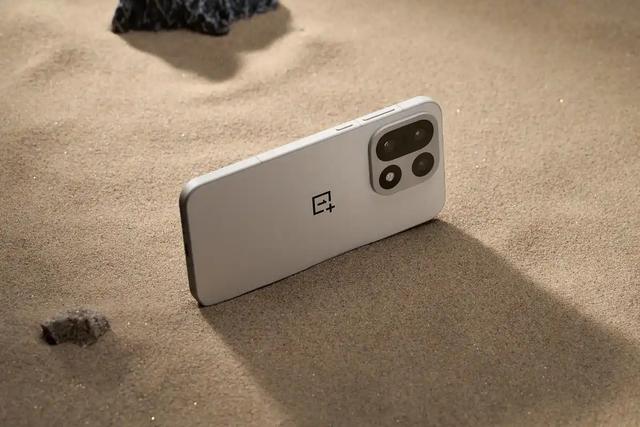 2025年手机性能天梯榜：这四款“性能怪兽”为何能稳坐第一梯队？