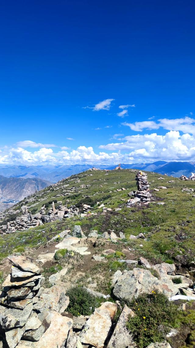 爬拉萨哲蚌寺后山，从海拔3600米到山顶5300米，上下20公里