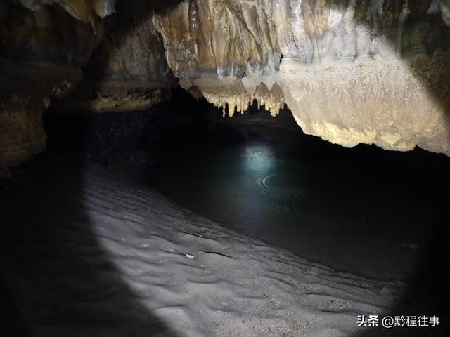 探险贵州深山原始溶洞，遇见一个躲匪洞、一座红军坟