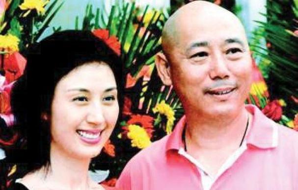 离婚18年才发现，身价上亿住四合院的李成儒，真的配不上史依弘