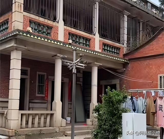 赖昌星妻子曾明娜现状	，独居3000平老宅，做饭弄花草活成人生赢家