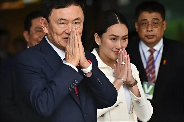 15天缓冲期炸锅！324席变255席！46%反对率碾压9%支持率