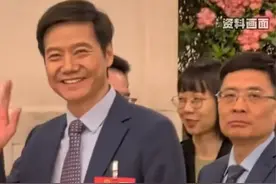 周云杰评价雷军是优秀企业家 “定制版”领带带火海尔穿搭图片