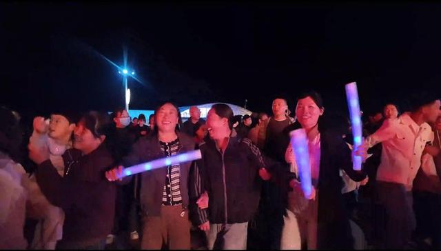 篝火欢歌醉古浪 共庆祖国华诞