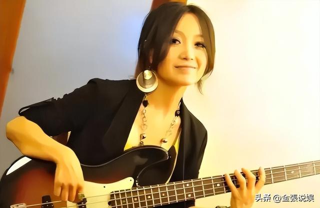 连上5次春晚，却和恩师同居怀孕被骗流产，如今56岁的她依然单身