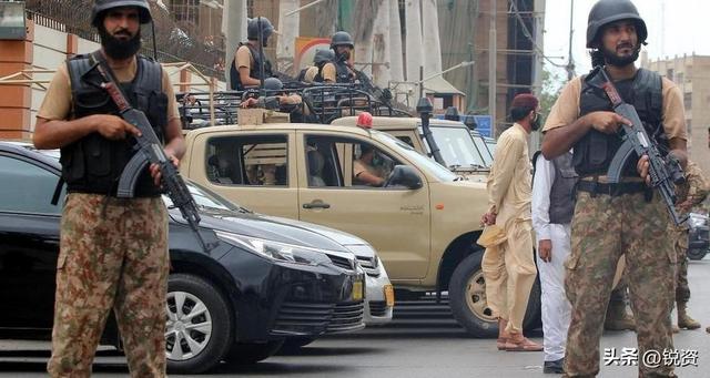 巴基斯坦一夜变天！总统总理双双让步，33年的军政府阴影重现？