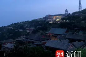 也有困惑！女​大学生兼职“泰山陪爬”，订单排到了深秋图片