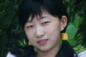 71年18岁中国女服务生嫁非洲总统后，深夜打电话给大使馆：救救我图片