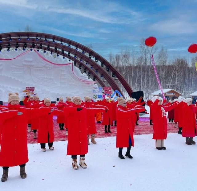 呼伦贝尔市第七届冰雪日暨牙克石凤凰山冰糖葫芦冰雪艺术季系列活动盛大启幕！