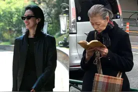 被日本奶奶街拍惊艳到！衣不暗沉，穿裙不配运动鞋，得体好显气质图片